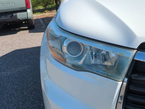 Used 2016 Toyota Highlander Limited FWD image 10