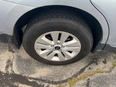 Used 2018 Subaru Outback 2.5i Premium AWD/4WD image 12