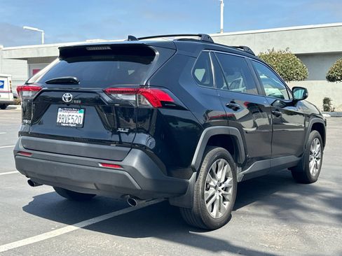 Used 2022 Toyota RAV4 XLE Premium FWD image 3