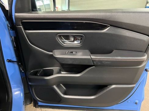 Used 2025 Honda Pilot TrailSport image 11