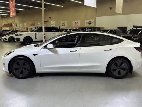 Used 2021 Tesla Model 3 Standard Range Plus RWD image 4