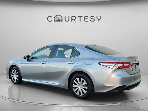 Certified 2020 Toyota Camry LE image 3