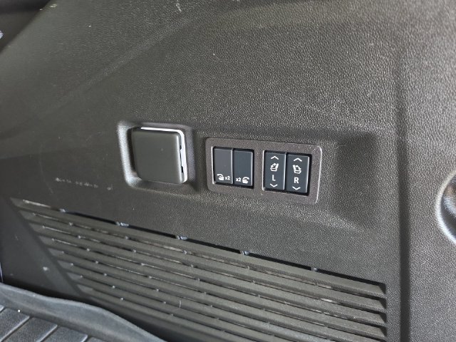 Used 2024 Chevrolet Tahoe High Country w/ Advanced Technology Package AWD/4WD image 30