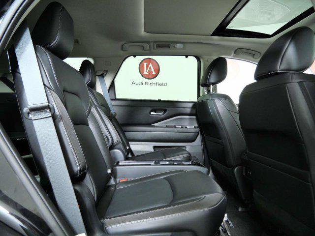 Used 2024 Nissan Pathfinder SL w/ SL Premium Package AWD/4WD image 25