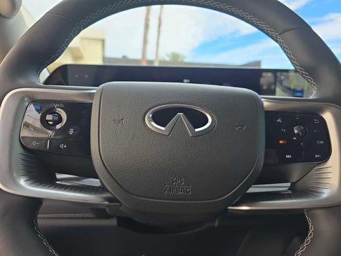 Certified 2025 INFINITI QX80 Luxe image 22