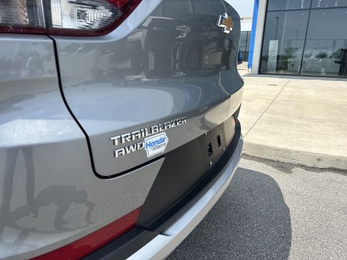 Used 2025 Chevrolet TrailBlazer LT AWD/4WD image 9
