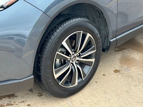 Used 2023 Toyota Venza LE AWD/4WD image 9