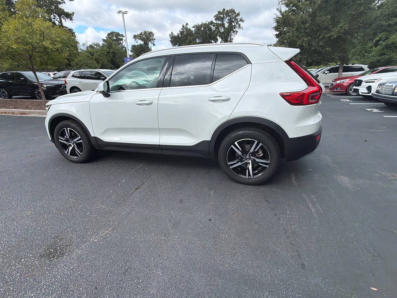Used 2025 Volvo XC40 B5 Core AWD/4WD image 12