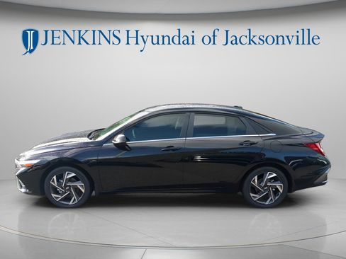 New 2025 Hyundai Elantra Limited FWD image 6