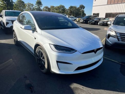 Used 2022 Tesla Model X image 2