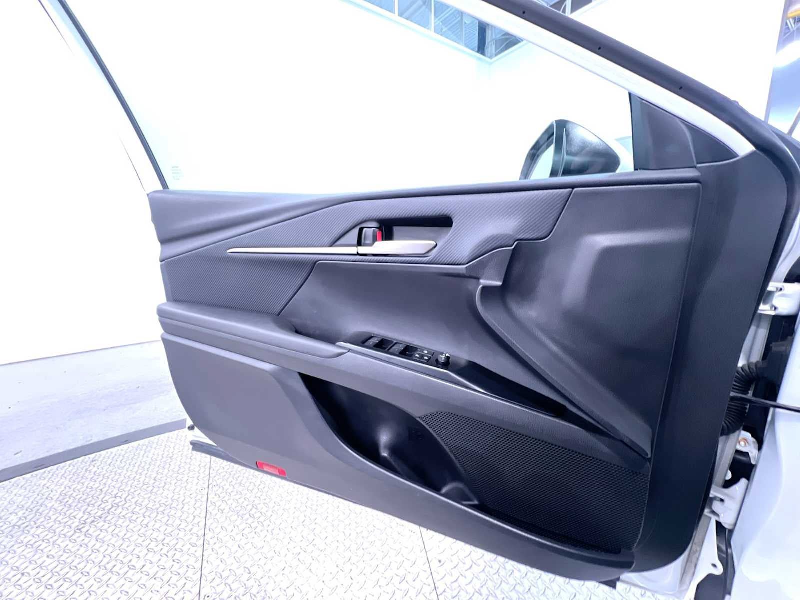 Used 2025 Toyota Camry SE FWD image 30