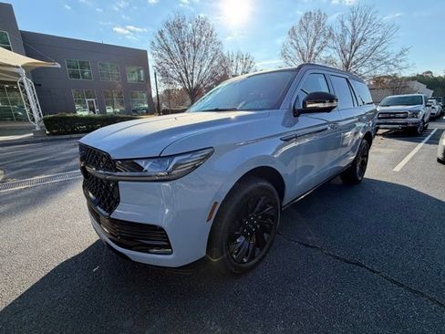 New 2025 Lincoln Navigator Reserve w/ Jet Appearance Package image 3