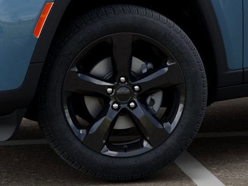 New 2026 Jeep Grand Cherokee Limited w/ Limited Altitude Package AWD/4WD image 8