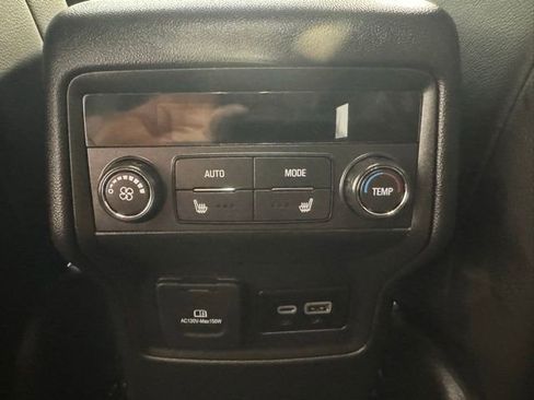 Used 2023 GMC Acadia Denali image 31