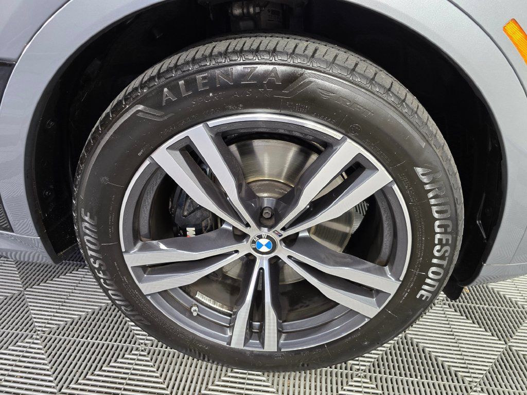 Used 2025 BMW X7 M60i AWD/4WD image 9