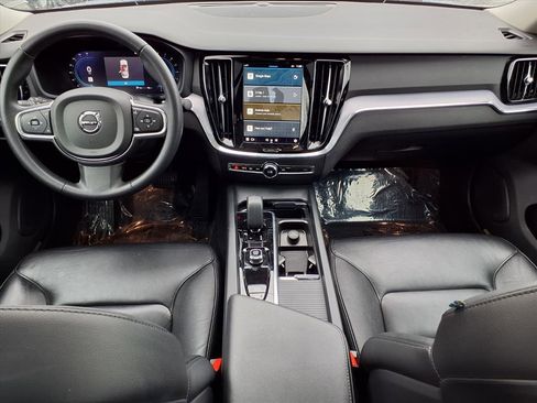 Used 2024 Volvo S60 B5 Core image 9