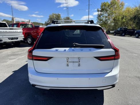 Used 2021 Volvo V90 T5 R-Design image 32