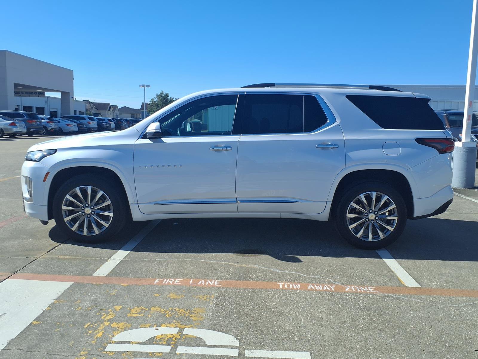 Used 2023 Chevrolet Traverse Premier FWD image 8
