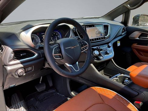 New 2026 Chrysler Pacifica Pinnacle AWD/4WD image 6