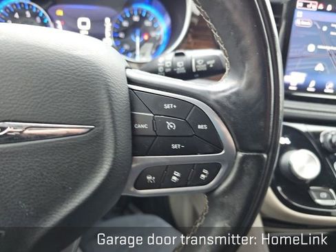 Used 2022 Chrysler Pacifica Limited image 41