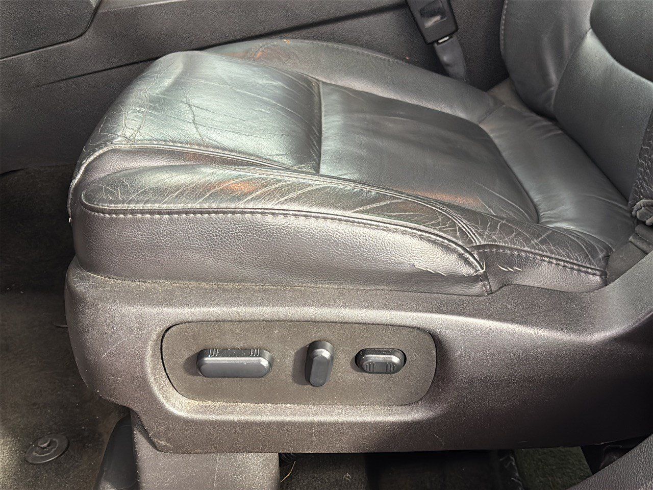Used 2015 Ford Explorer XLT w/ Equipment Group 202A FWD image 16