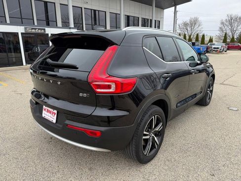 Used 2023 Volvo XC40 B5 Plus image 5