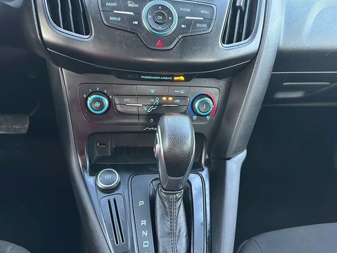 Used 2017 Ford Focus SE image 25