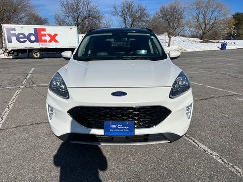 Used 2020 Ford Escape Titanium image 3