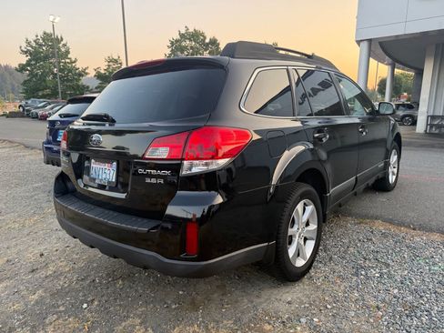 Used 2013 Subaru Outback 3.6R Limited AWD/4WD image 3