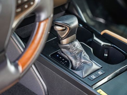 Used 2024 Lexus ES 300h 300h Luxury image 24