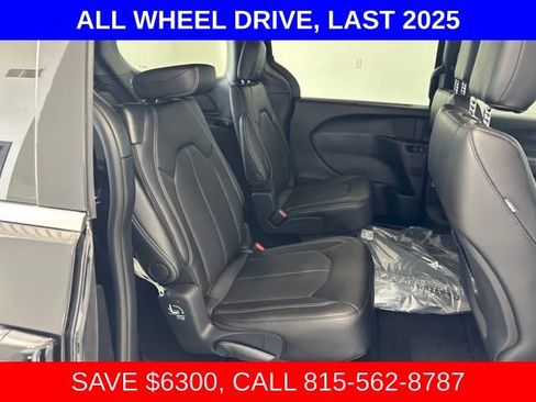 New 2025 Chrysler Pacifica Select image 13