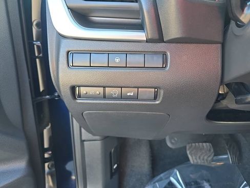 Used 2025 Nissan Rogue SV FWD image 31