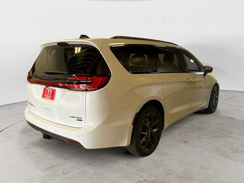 New 2026 Chrysler Pacifica Limited w/ S Appearance Package image 6