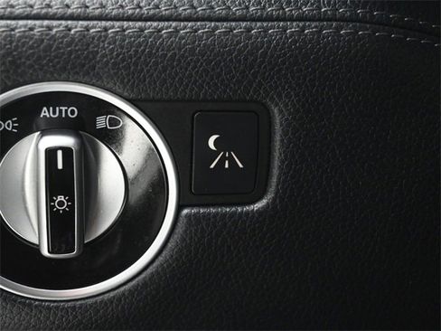 Used 2015 Mercedes-Benz SL 550 w/ White Arrow Edition image 31