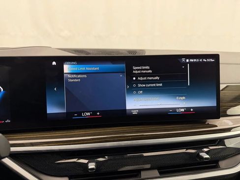 Used 2023 BMW X7 xDrive40i w/ Premium Package AWD/4WD image 31