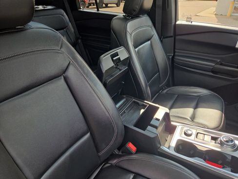 Used 2020 Ford Explorer XLT w/ Equipment Group 202A AWD/4WD image 34