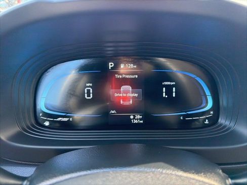 Certified 2025 Hyundai Venue SE image 22