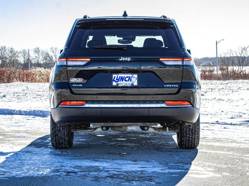 Used 2024 Jeep Grand Cherokee Limited image 3