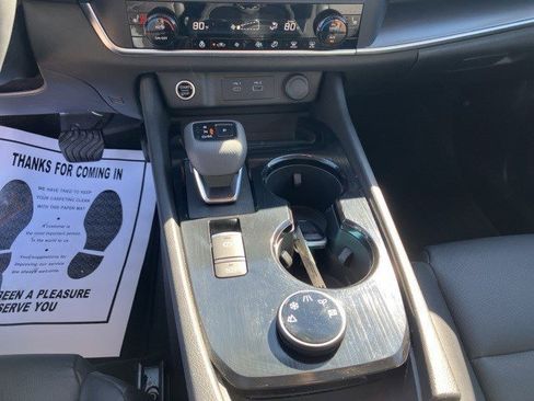 Used 2023 Nissan Rogue SV w/ SV Premium B Package image 19