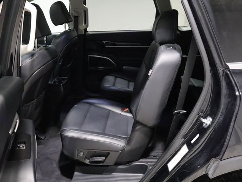 Used 2025 Kia Telluride S AWD/4WD image 18