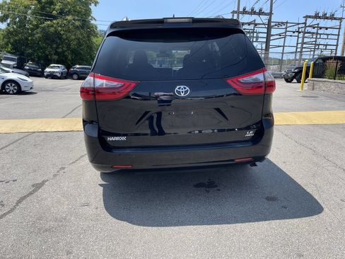 Used 2020 Toyota Sienna LE AWD/4WD image 4