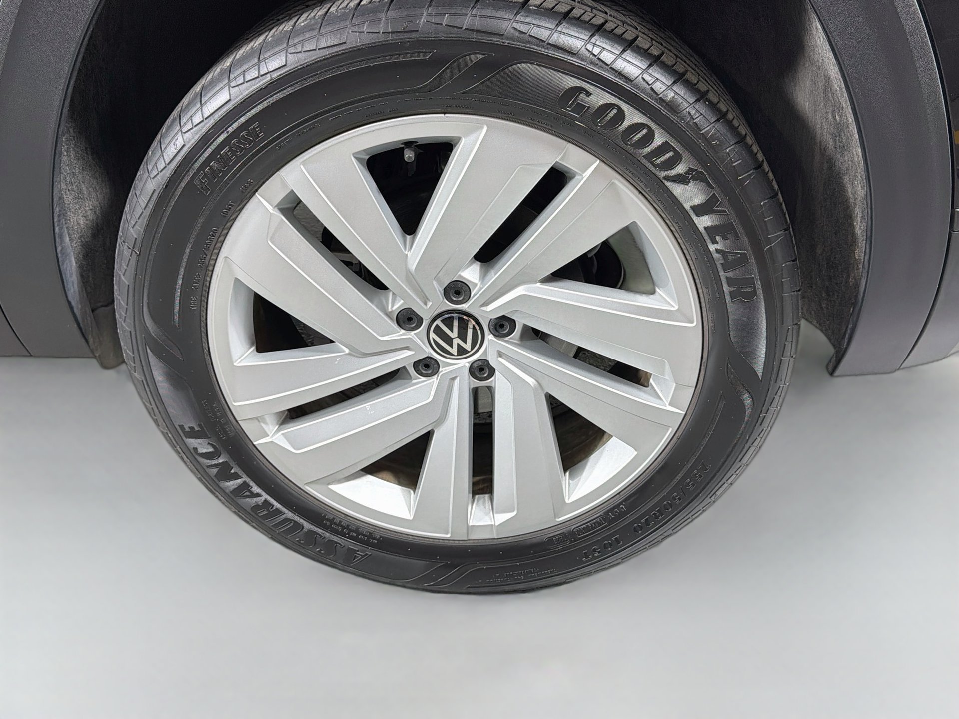 Certified 2023 Volkswagen Atlas Cross Sport SE FWD image 29