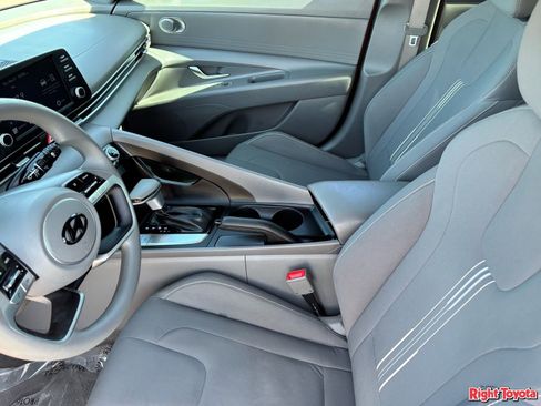 Used 2021 Hyundai Elantra SEL FWD image 19