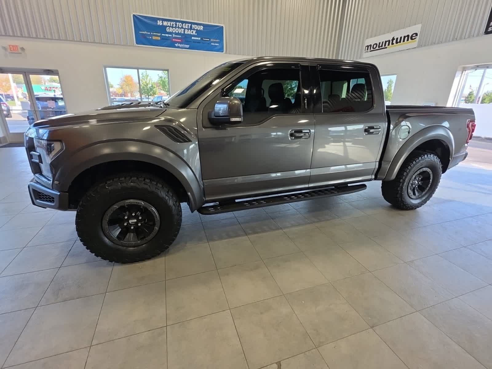 Used 2018 Ford F150 Raptor w/ Equipment Group 802A Luxury AWD/4WD image 15