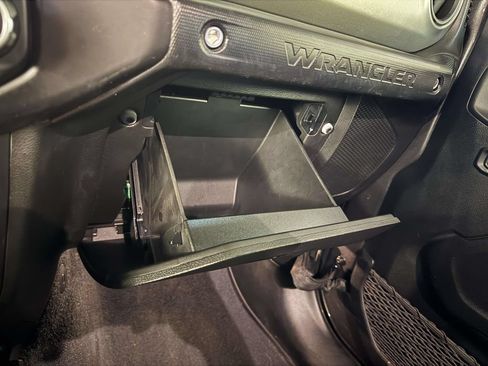 Used 2023 Jeep Wrangler Unlimited Sport AWD/4WD image 32