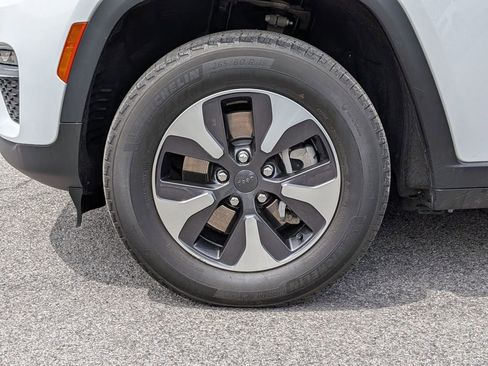 Used 2023 Jeep Grand Cherokee 4WD 4xe image 34