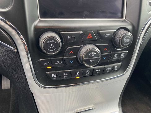 Used 2018 Jeep Grand Cherokee Limited image 18