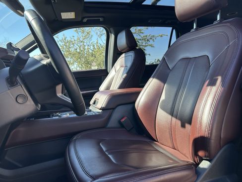 Used 2024 Ford Expedition Limited image 12