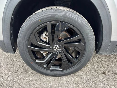 Certified 2023 Volkswagen Atlas SE w/ Panoramic Sunroof Package FWD image 9