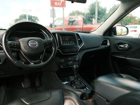 Used 2019 Jeep Cherokee Latitude Plus FWD image 11